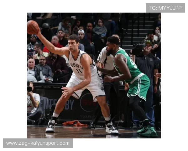 布鲁克林篮网外线打开，米卡尔布里奇斯命中