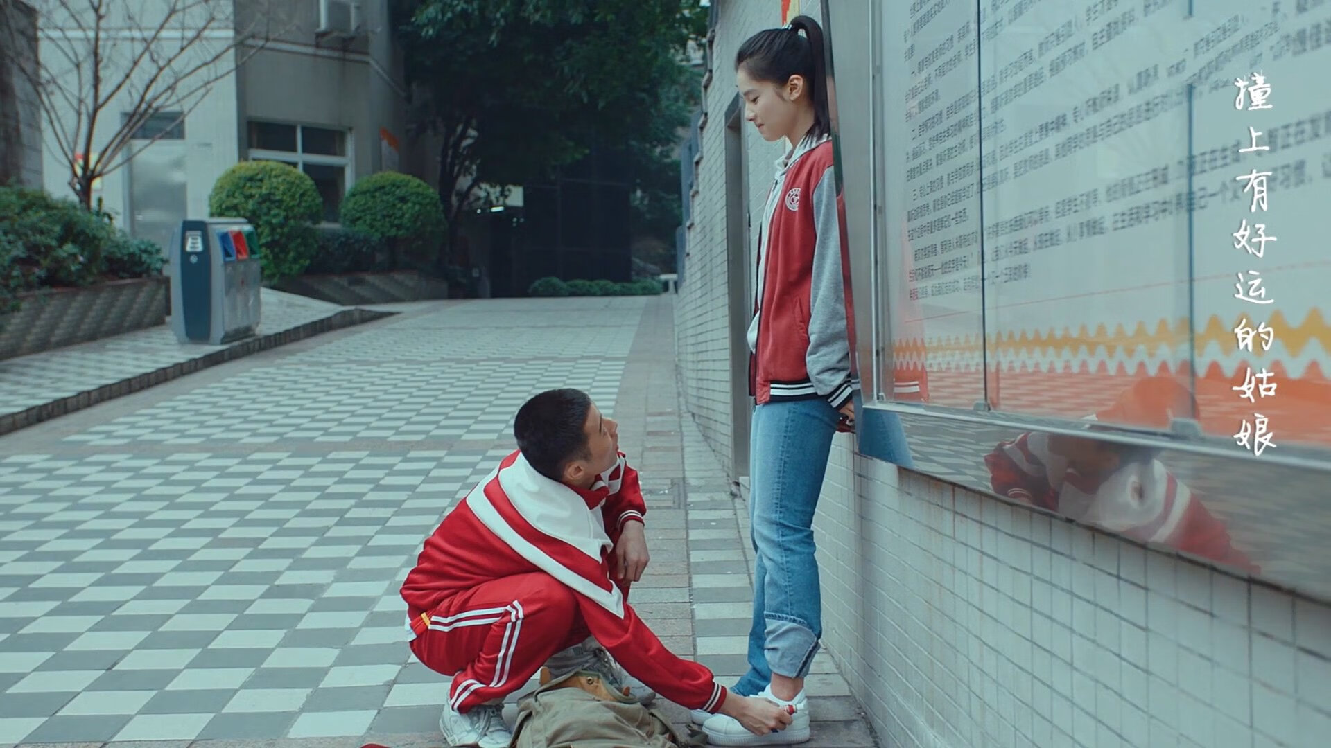 开云体育官网在线-NBA季后赛火热进行 超级巨星表现抢眼，nba季后赛50大经典瞬间